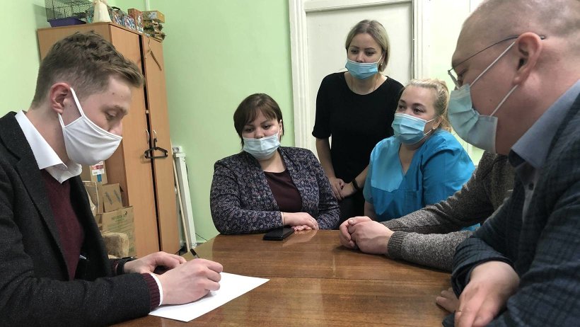 Вакцинация и проект новой больницы – основные темы визита главы минздрава Поморья на Соловки