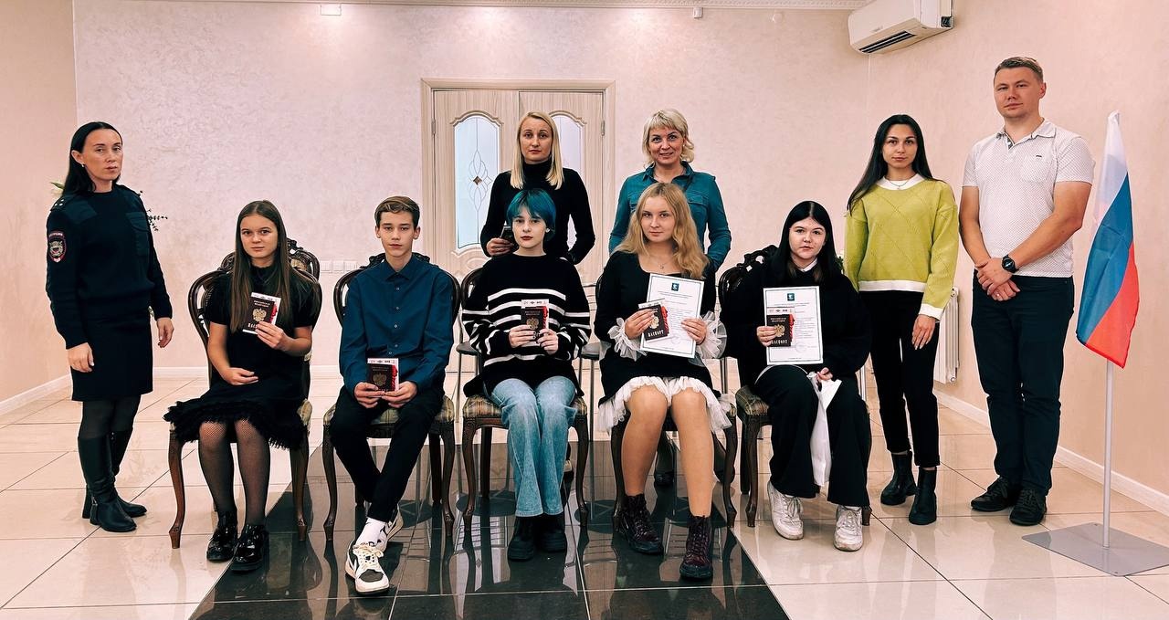 Юные жители Приморского района получили свои первые паспорта