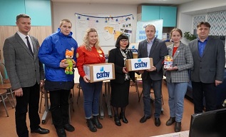 Волонтерский центр САФУ передал подарки для детей Донбасса
