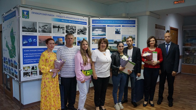 Многодетные семьи Приморского района награждены специальным дипломом «Признательность»