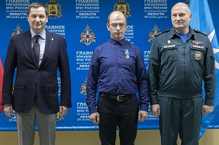 Добровольные пожарные Приморского района награждены медалью МЧС