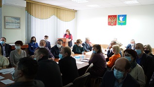 Валентина Рудкина выступила с отчетом о деятельности администрации перед районными депутатами