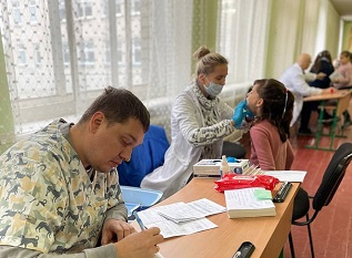 За две недели работы на Донбассе архангельские врачи осмотрели более полутора тысяч детей