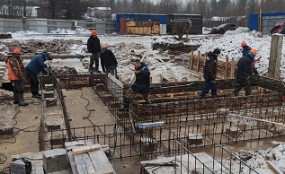 В поселке Талаги Приморского района строители продолжают возведение дома для расселения аварийного жилфонда