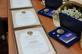 Семейные пары Приморского района отмечены медалями «За любовь и верность»