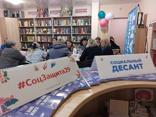«Социальный десант» провел консультации для жителей поселка Луговой Приморского района