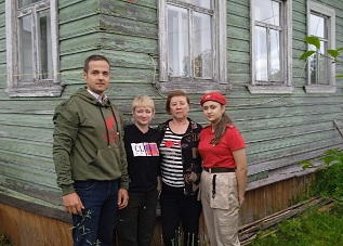 Приморские юнармейцы продолжают акцию «Дом со звездой»