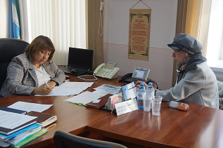 Глава Приморского района продолжает принимать граждан по личным вопросам
