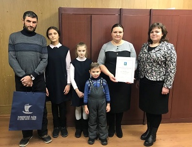 Соловчанка Елена Пирузян удостоена почетной грамоты за материнство