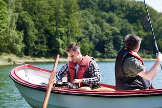 Меры безопасности при ловле рыбы с лодки