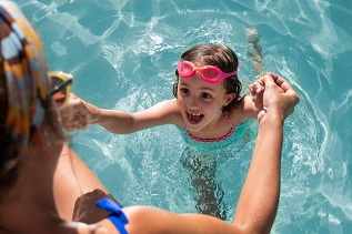 Правила поведения детей в надувном бассейне