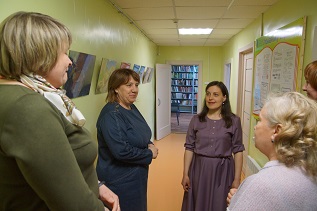 Валентина Рудкина посетила отремонтированный Лисестровский филиал библиотеки