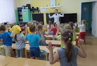 В рамках программы «Школа малышей» студенты СГМУ посетили Заостровский детский сад