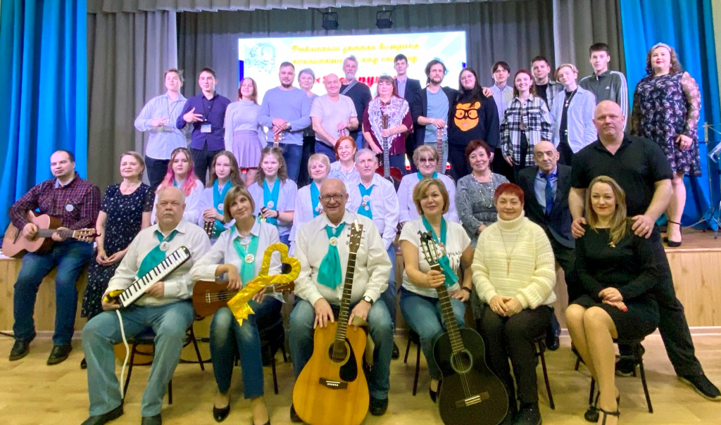 В Приморском районе вновь состоялась встреча исполнителей песен под гитару «К струнам прикасается душа»